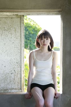 叶月奈穗